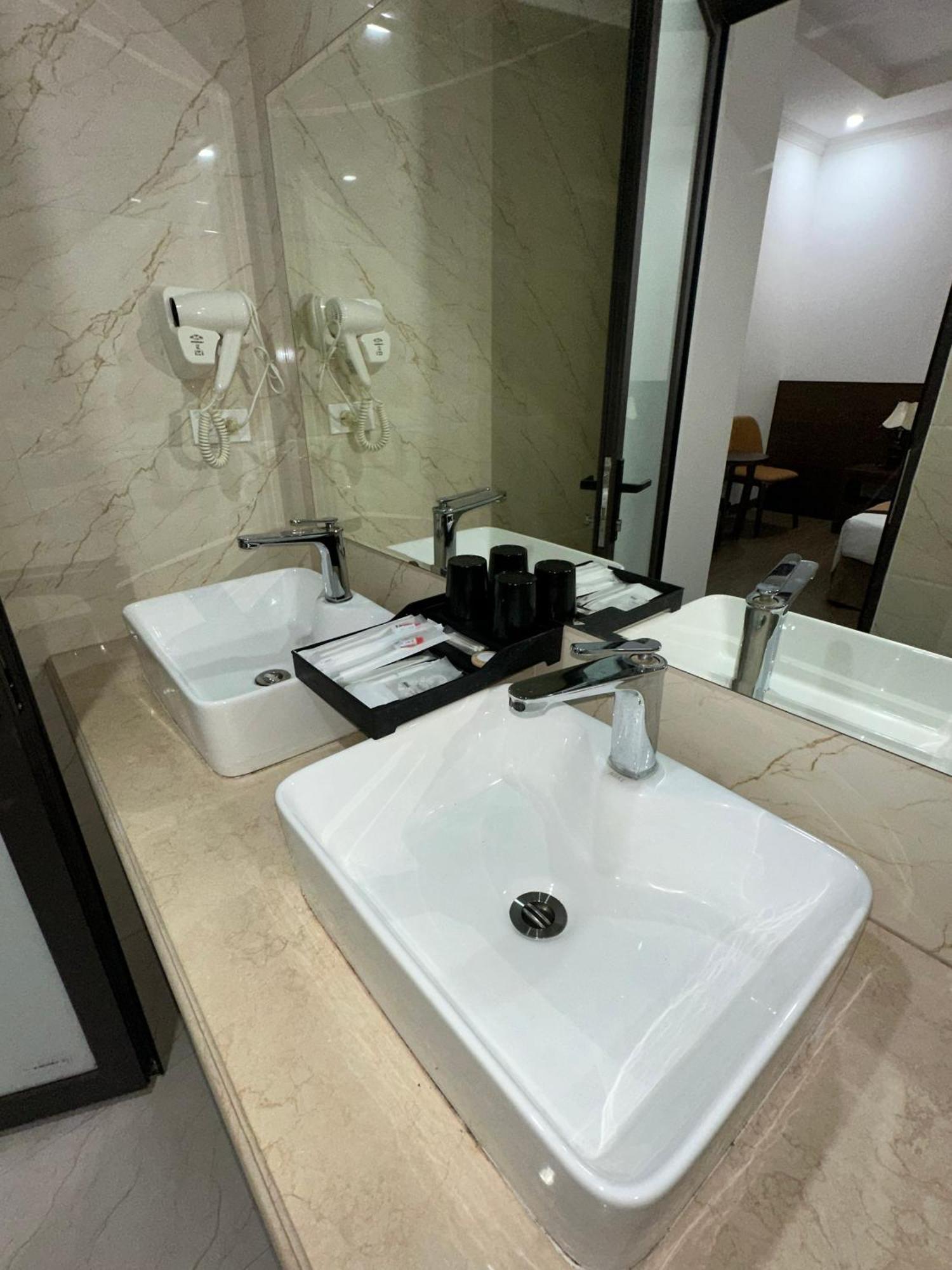 Vinh Khang Ha Long Hotel Екстериор снимка